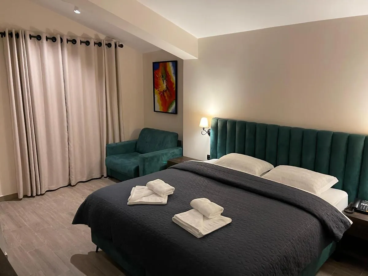 Venis Hotel Tirana 4*,