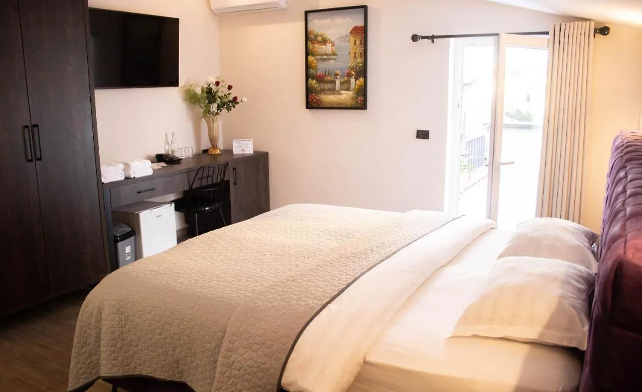 Venis Hotel Tirana 4*,  Albanien